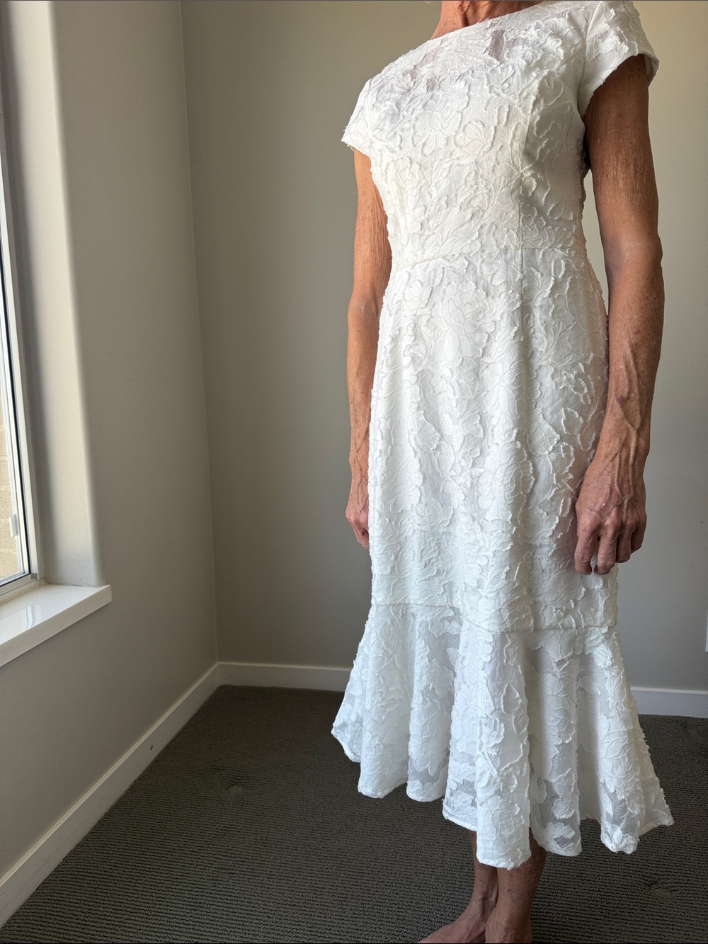 Elegant White Lace Cap-Sleeve Midi Dress